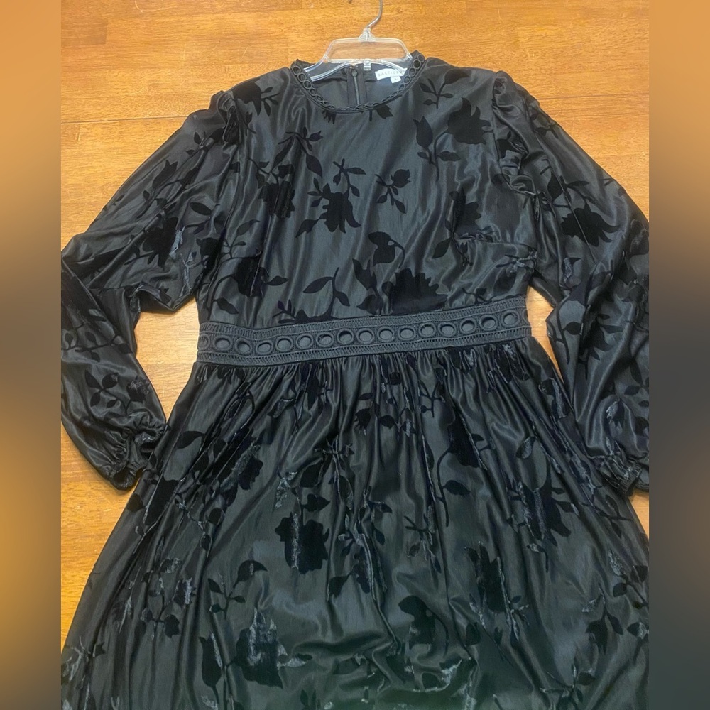 Baltic Born Christine Black Velvet Burnout Floral Midi Dress - Picture 6 of 13